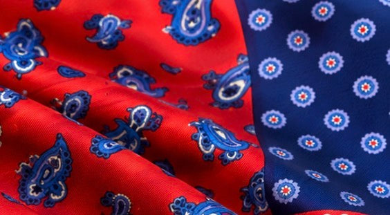 Einstecktuch Navy-Rot mit vier verschiedenen Mustern