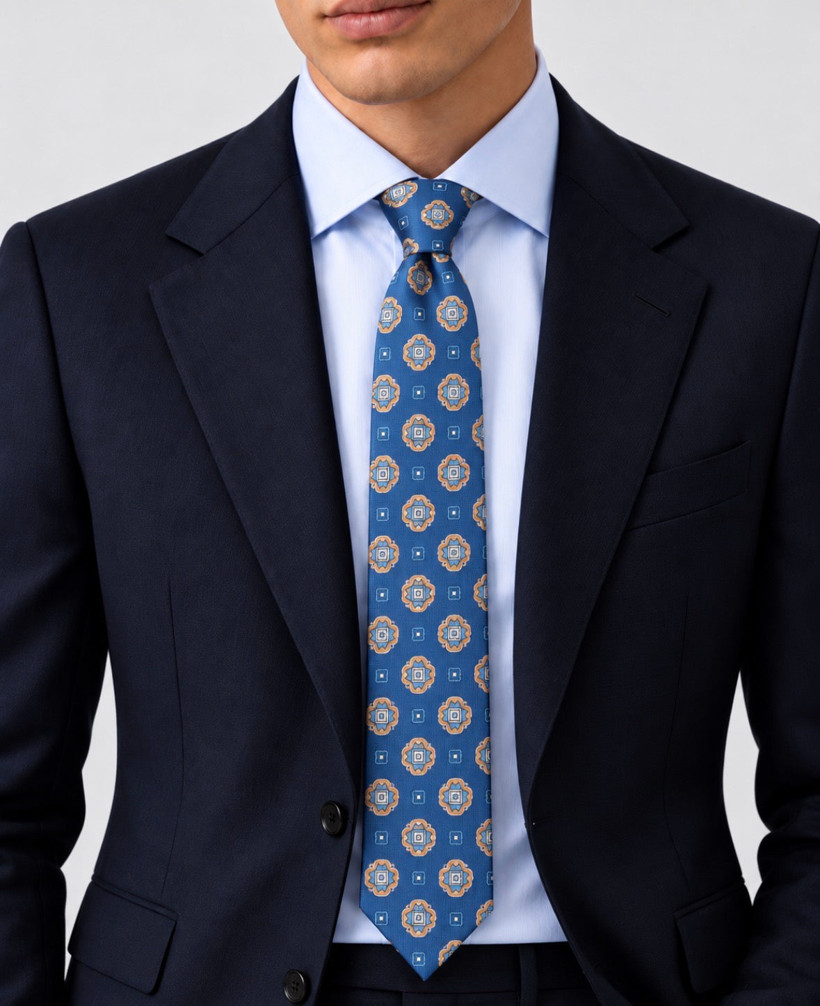 Krawatte Blau mit geometrischem Medaillonmuster in Beige