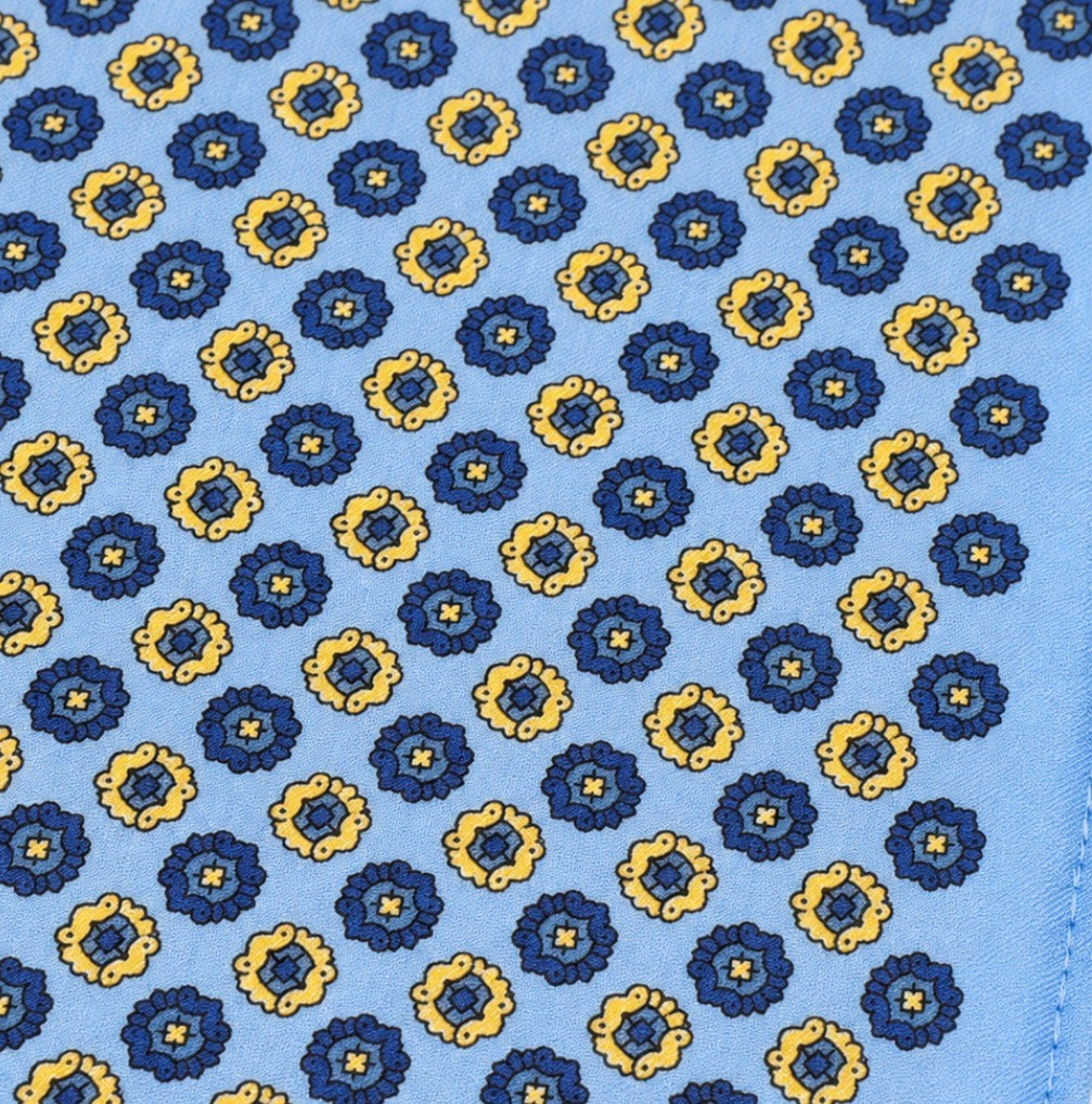 Einstecktuch Hellblau mit geometrischem Medaillonmuster in Navy & Beige