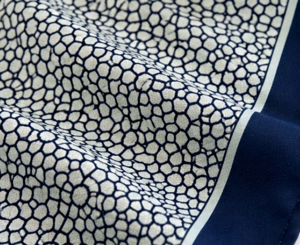 Einstecktuch mintgrün-Navy mit geometrischem Hexagon-Muster