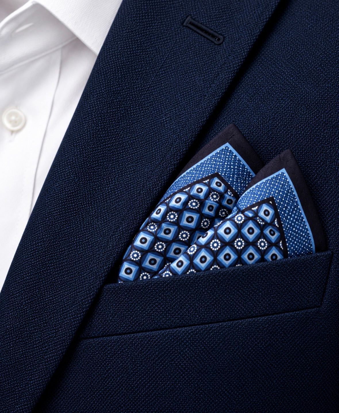 Einstecktuch Blau mit geometrischem Retro-Muster