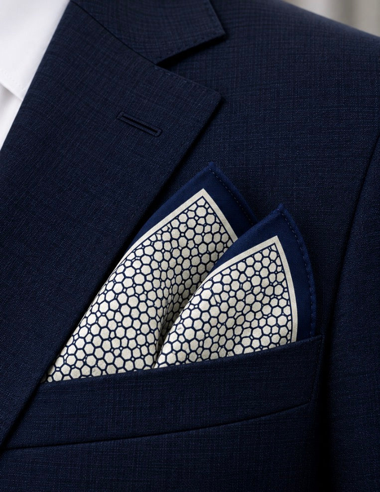 Einstecktuch mintgrün-Navy mit geometrischem Hexagon-Muster