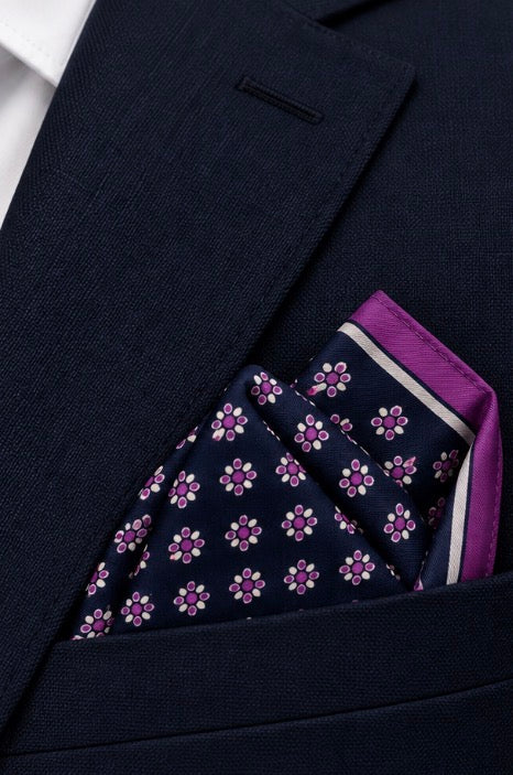 Einstecktuch Dunkelblau mit kleinem Blumenmuster in Lila & Weiß