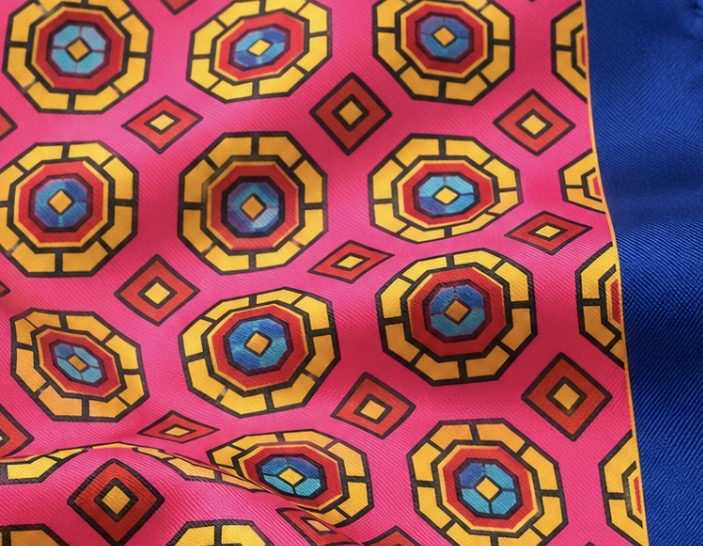 Einstecktuch Pink-Blau mit geometrischem Ornamentmuster