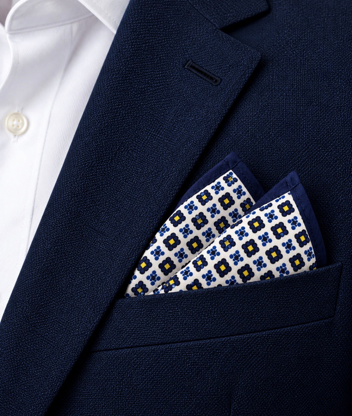 Einstecktuch Navy-Weiß mit geometrischem Rautenmuster